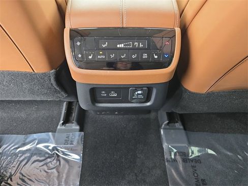 Used 2025 INFINITI QX60 Sensory image 18