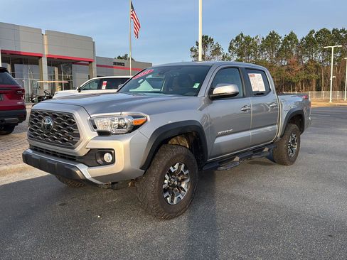 Used 2021 Toyota Tacoma TRD Off-Road image 2