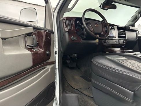Used 2019 GMC Savana 2500 Extended w/ Enhanced Convenience Package image 16