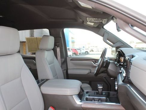 Used 2023 GMC Sierra 1500 SLT AWD/4WD image 16