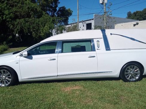 Used 2015 Cadillac XTS Hearse image 2