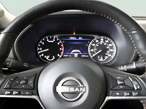 Used 2025 Nissan Sentra SR w/ SR Premium Package image 32