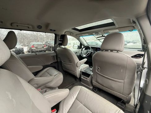 Used 2015 Toyota Sienna XLE image 17