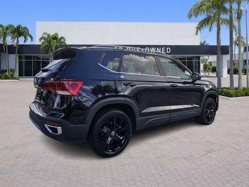 Certified 2023 Volkswagen Taos SE w/ Panoramic Sunroof Package FWD image 7