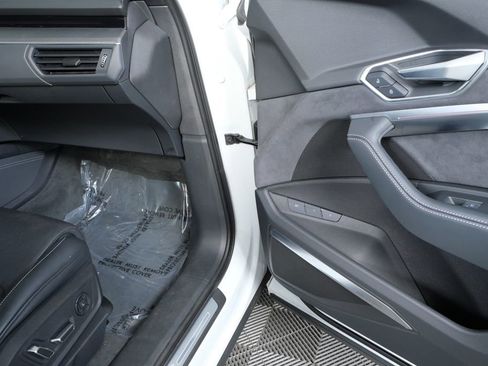 Certified 2022 Audi e-tron S Premium Plus w/ 21" Black Optic Package image 21