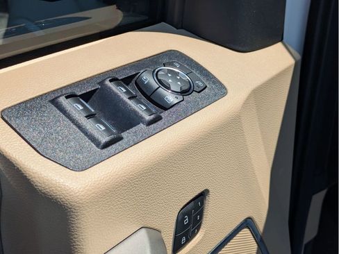 Used 2019 Ford F150 Lariat w/ Equipment Group 502A Luxury AWD/4WD image 11