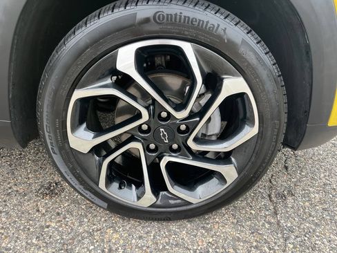 Used 2024 Chevrolet Trax RS w/ Sunroof Package FWD image 9