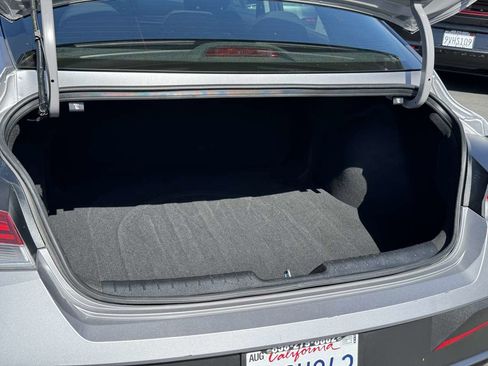 Used 2025 Hyundai Elantra Hybrid FWD image 9