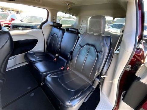 Used 2017 Chrysler Pacifica Touring-L w/ Tire & Wheel Group image 19