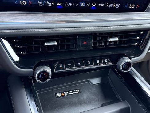 New 2025 Chevrolet Suburban Premier RWD image 59