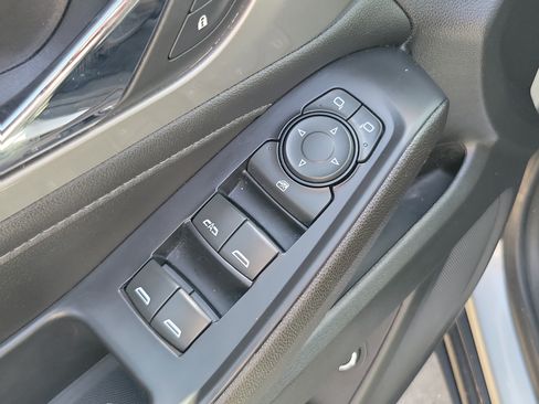 Used 2022 Chevrolet Traverse LT FWD image 26