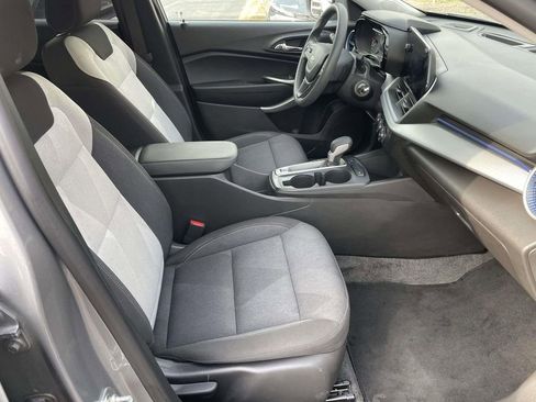 Used 2025 Chevrolet Trax LS w/ LS Convenience Package image 45