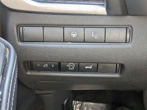 Used 2025 Nissan Rogue Platinum w/ Platinum Premium Package FWD image 26