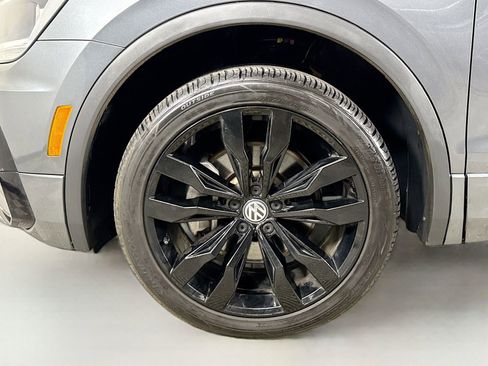 Certified 2021 Volkswagen Tiguan SE R-Line image 29