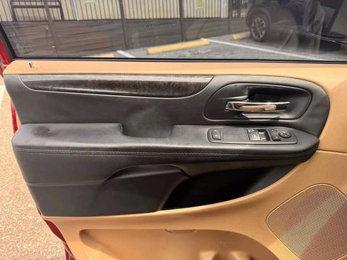 Used 2016 Dodge Grand Caravan American Value Package FWD image 16