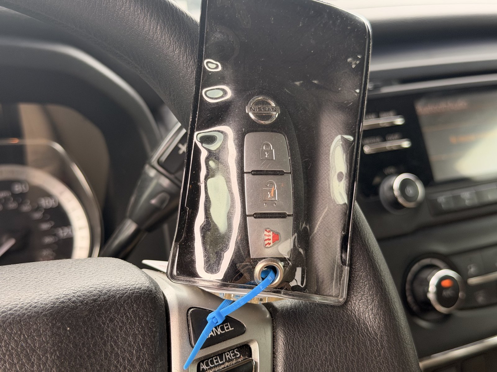 Used 2018 Nissan Titan SV RWD image 13