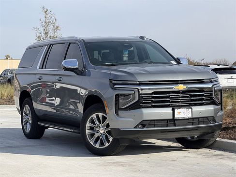 New 2026 Chevrolet Suburban Premier image 2