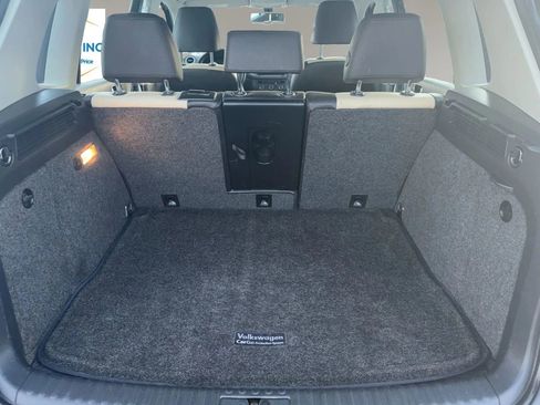 Used 2017 Volkswagen Tiguan S image 10