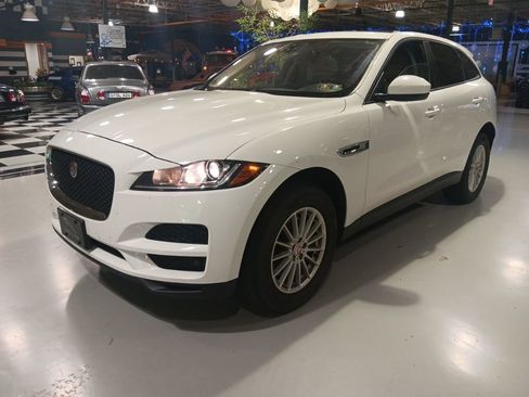 Used 2017 Jaguar F-PACE AWD/4WD image 3