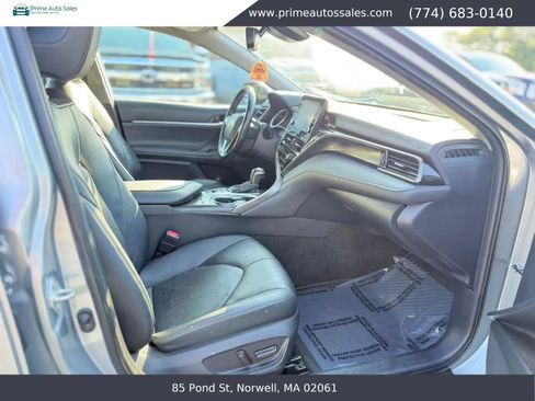 Used 2022 Toyota Camry XLE FWD image 12