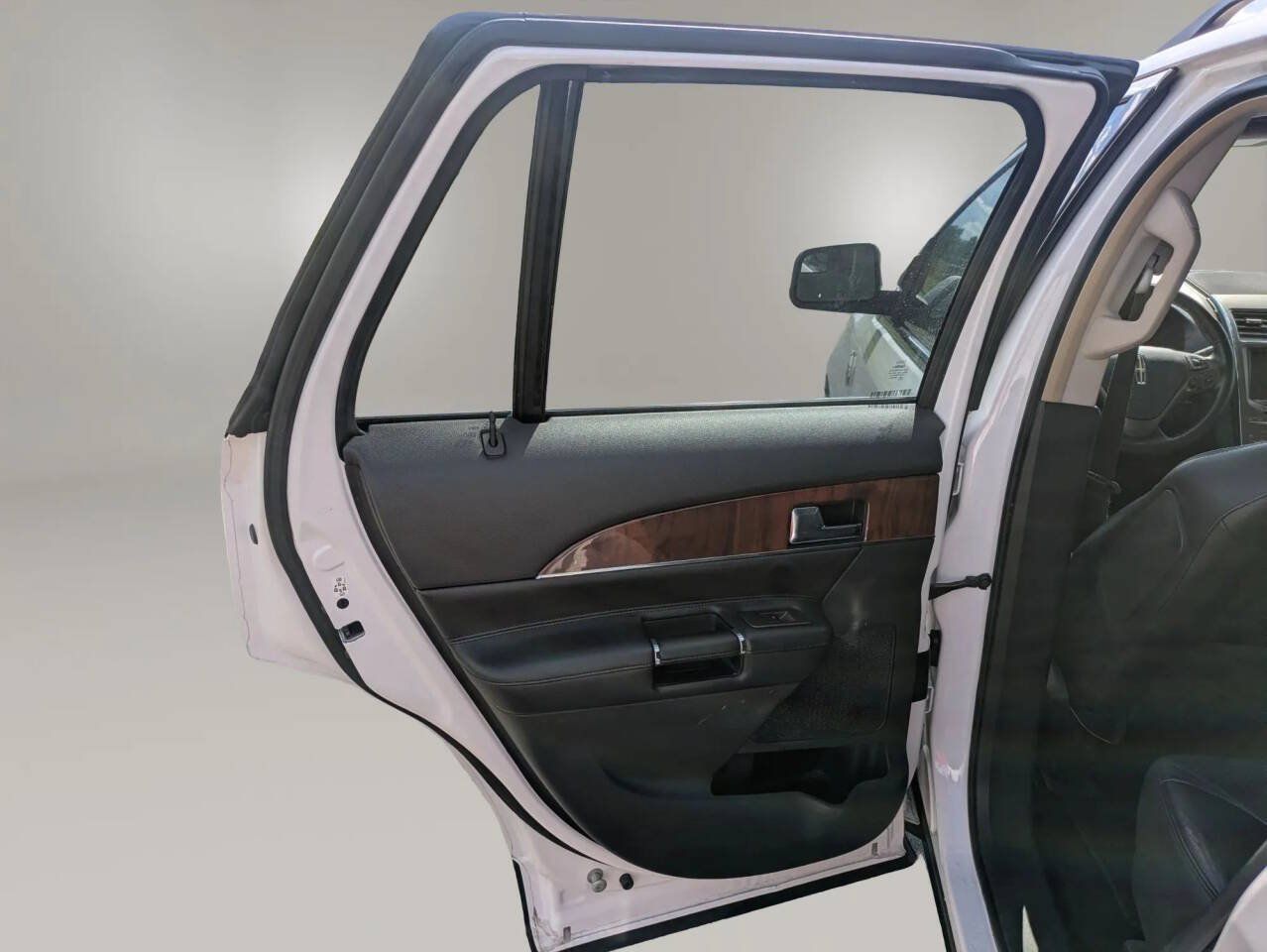 Used 2011 Lincoln MKX 2WD w/ Wood Pkg image 20