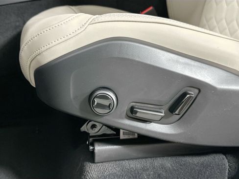 New 2025 Volvo XC90 B6 Core w/ Climate Package image 14