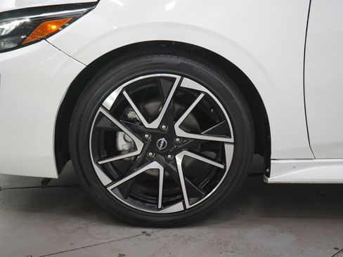 Used 2025 Nissan Sentra SR FWD image 27