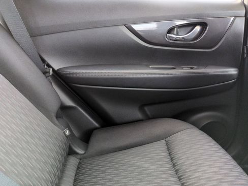 Certified 2018 Nissan Rogue SV image 24