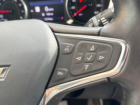 Used 2021 Chevrolet Equinox LT AWD/4WD image 17