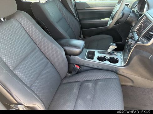 Used 2018 Jeep Grand Cherokee Laredo RWD image 31