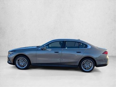 Certified 2024 BMW 530i w/ Premium Package image 9