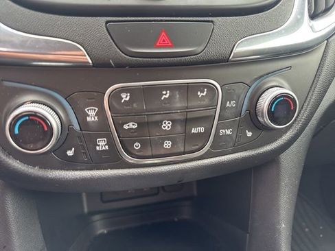 Used 2019 Chevrolet Equinox LT w/ Driver Convenience Package image 13