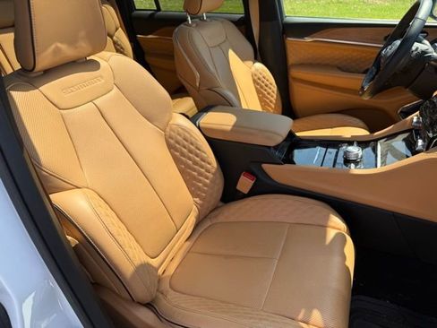 Used 2025 Jeep Grand Cherokee Summit image 12