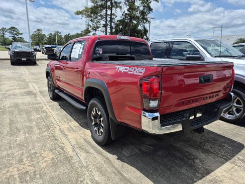 Used 2019 Toyota Tacoma TRD Off-Road AWD/4WD image 4