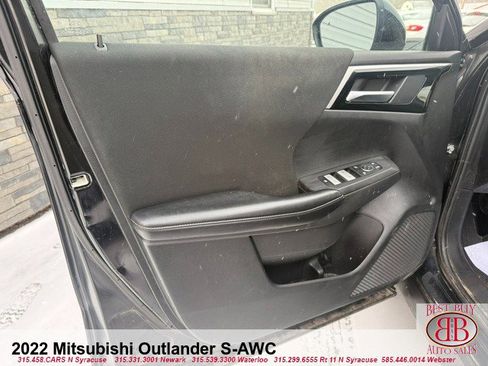 Used 2022 Mitsubishi Outlander ES image 9