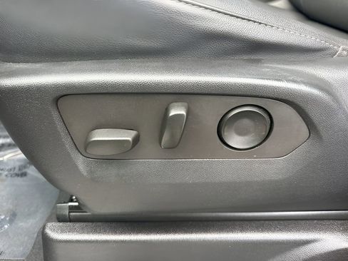 Used 2022 Chevrolet Suburban LT image 10