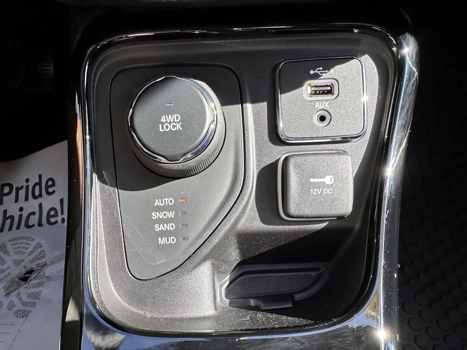Used 2020 Jeep Compass Latitude AWD/4WD image 24