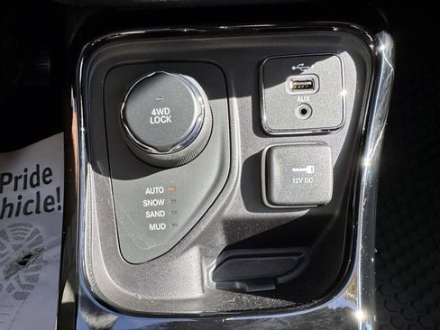 Used 2020 Jeep Compass Latitude AWD/4WD image 24