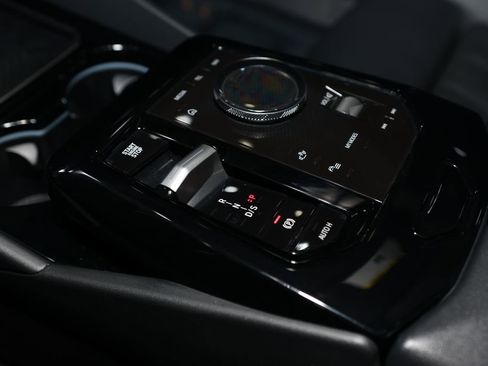 Used 2024 BMW 530i image 42