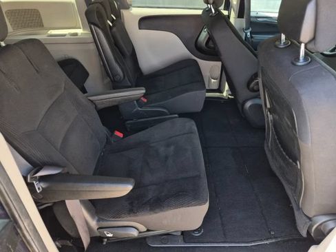 Used 2019 Dodge Grand Caravan SE w/ UConnect Hands-Free Group FWD image 18