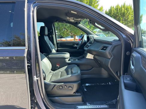 Used 2023 Chevrolet Suburban LT image 32