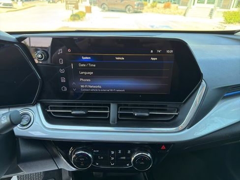 Used 2024 Chevrolet Trax LT w/ Driver Confidence Package FWD image 14