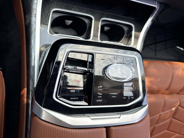 Used 2026 BMW 760i xDrive w/ Executive Package AWD/4WD image 23