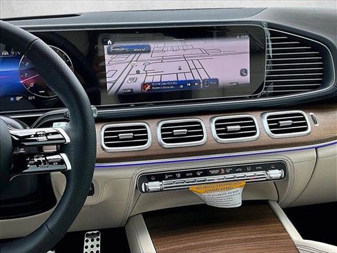New 2026 Mercedes-Benz GLS 580 4MATIC image 9