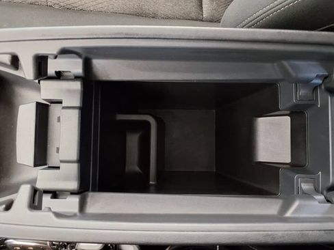 Used 2025 Nissan Rogue SV FWD image 33