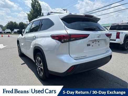 Used 2022 Toyota Highlander XLE AWD/4WD image 14