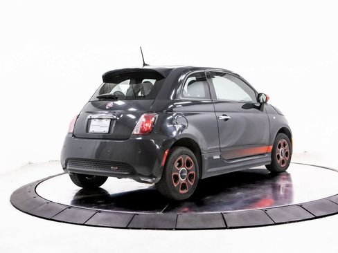 Used 2018 FIAT 500 e w/ Esport Package image 9
