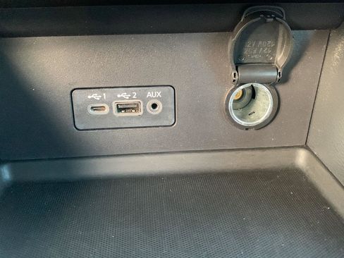 Used 2023 Nissan Sentra SV image 9