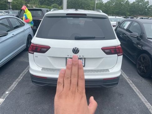 Certified 2024 Volkswagen Tiguan SE w/ Panoramic Sunroof Package FWD image 5