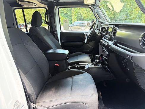Used 2023 Jeep Gladiator Sport AWD/4WD image 18